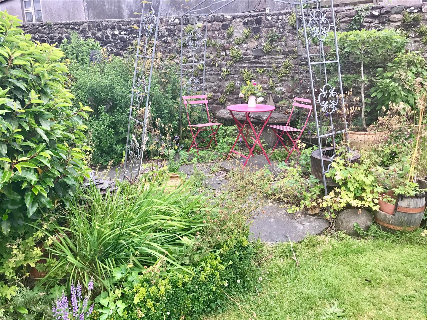 SIDE GARDEN AND SITTING AREA